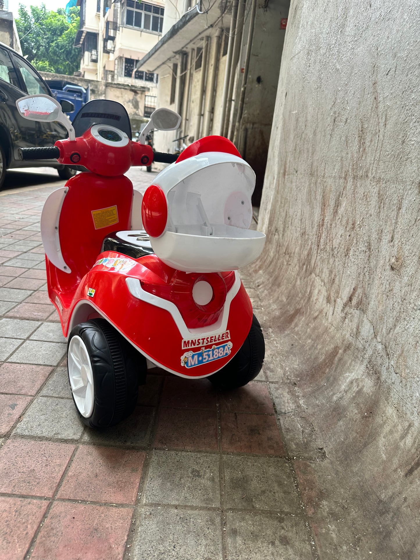 Vespa 6v kids ride on bike electric rechargable 1 to 3.5 year