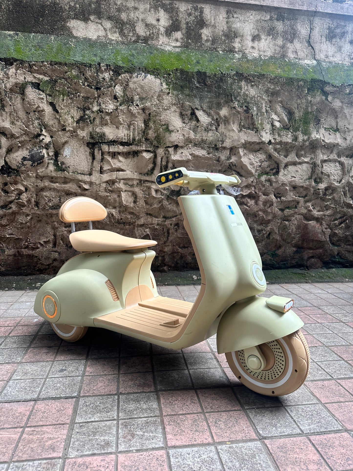 vespa kids 24v with remote big size 3 to 12 year
