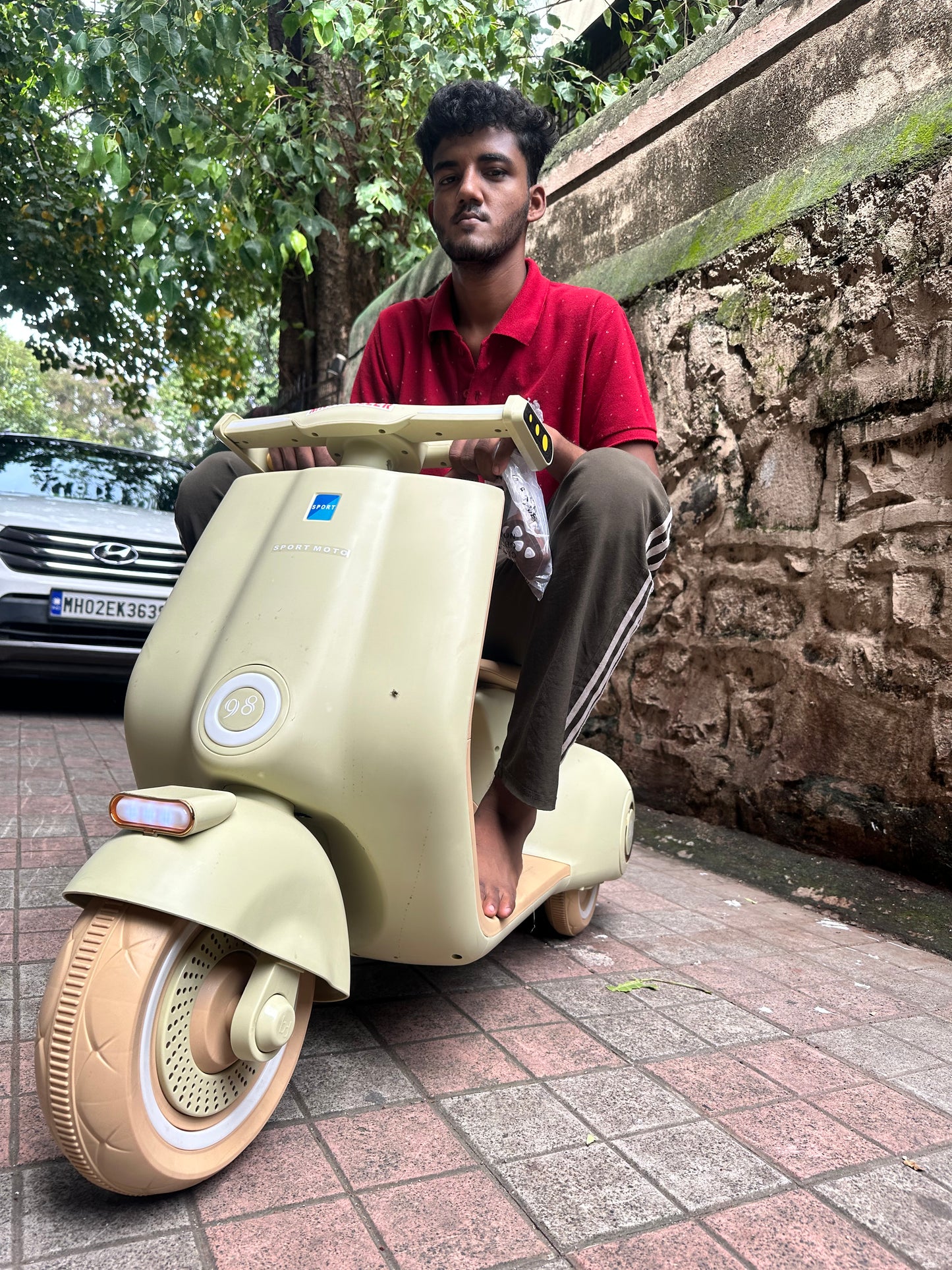 Bdq915 u vespa kids 24v with remote big size 3 to 12 year