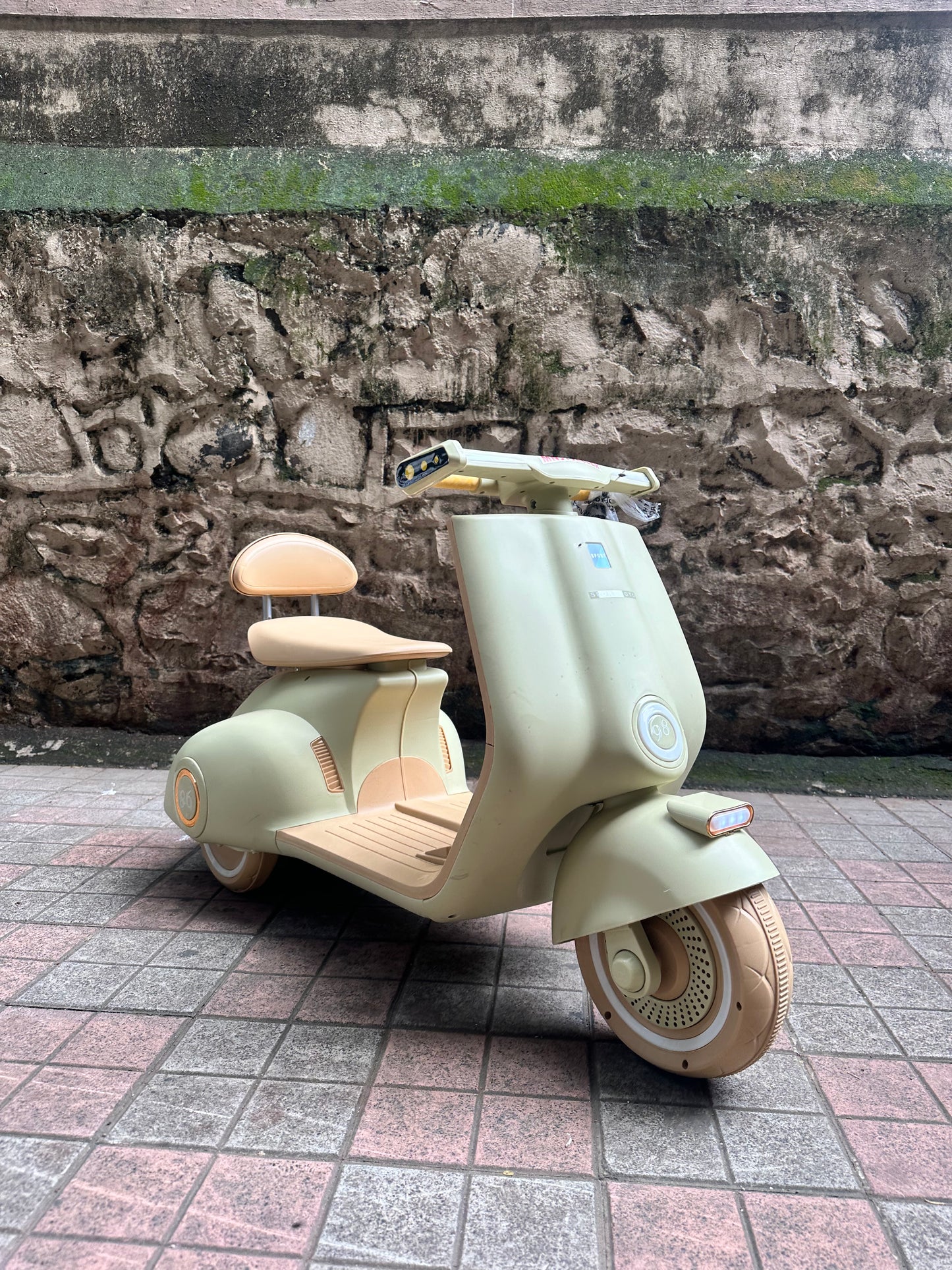 vespa kids 24v with remote big size 3 to 12 year