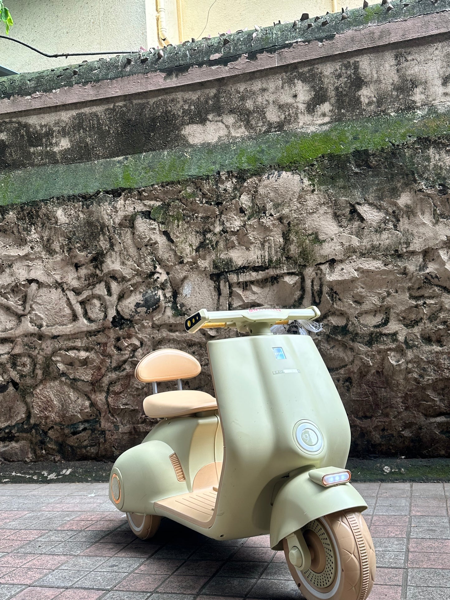 vespa kids 24v with remote big size 3 to 12 year