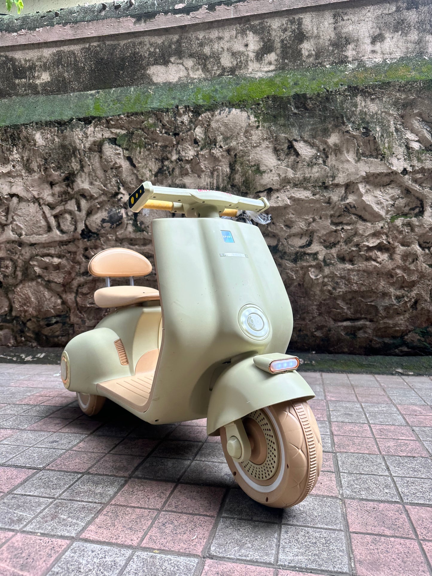 vespa kids 24v with remote big size 3 to 12 year