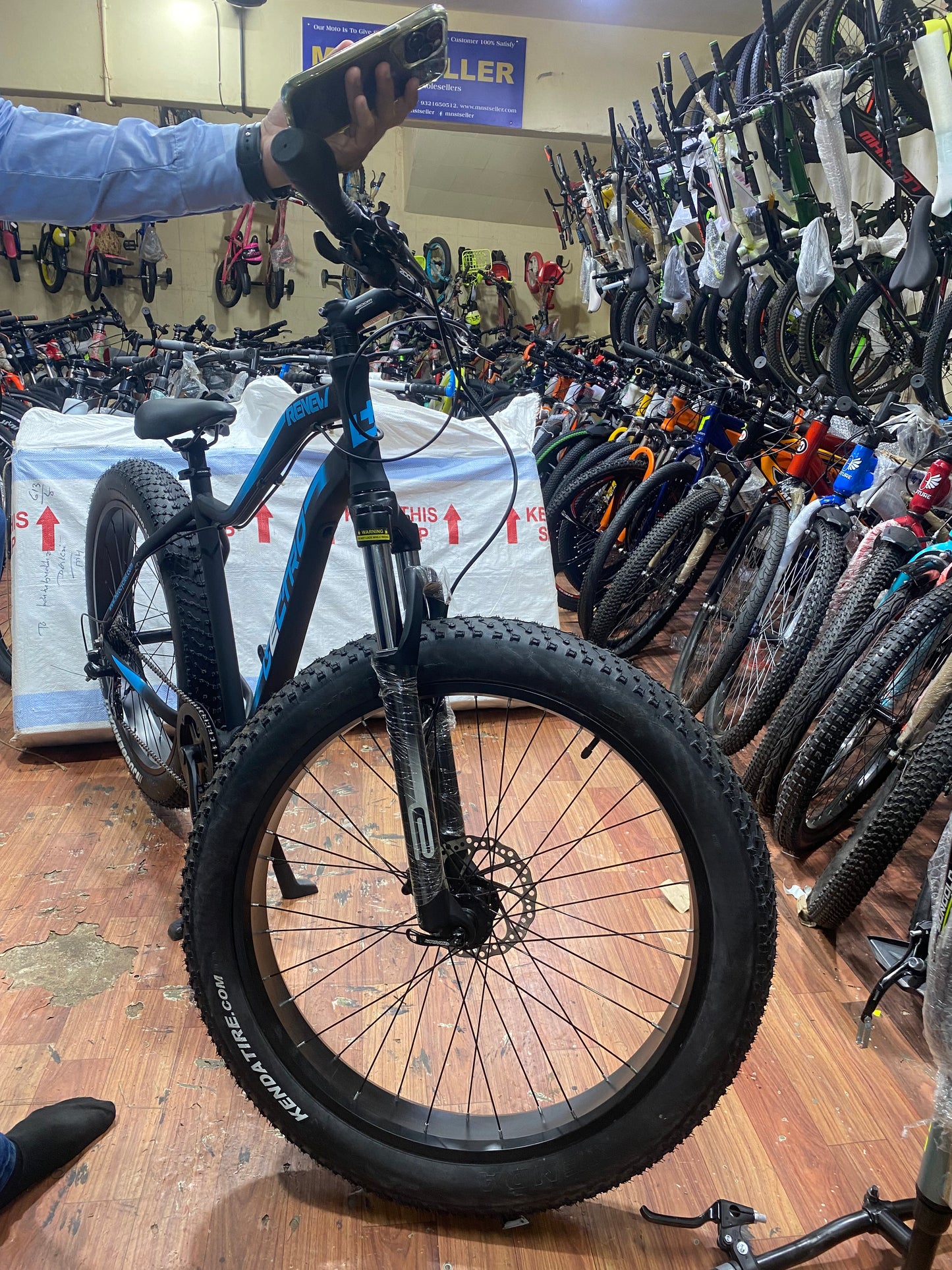 Hydralic break Fully Alluminium including handle shockup seat pipe fat tyre gear shimano altus