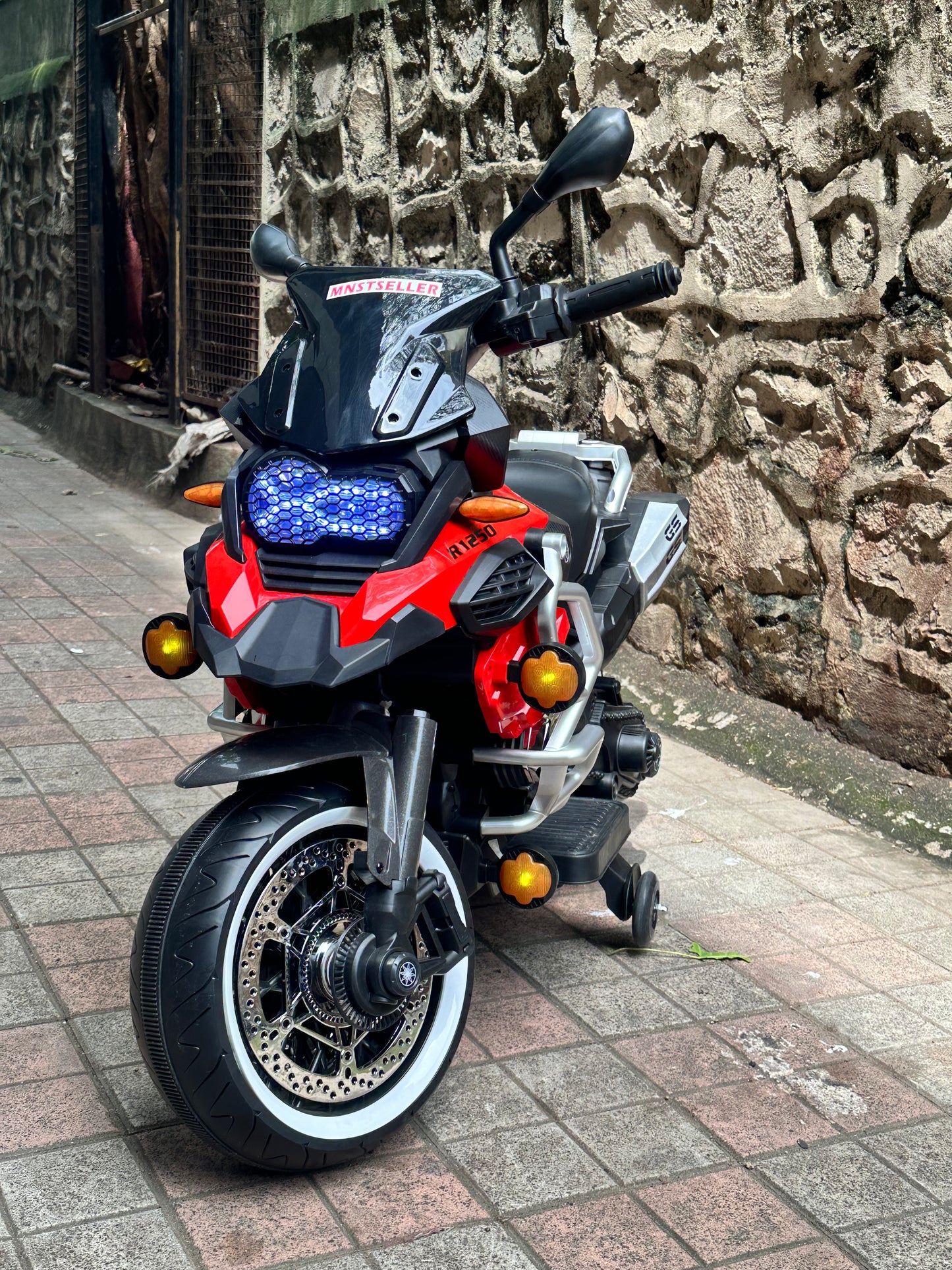 Bmw GS 1250 310 24 foot accelerator ride on rechargable