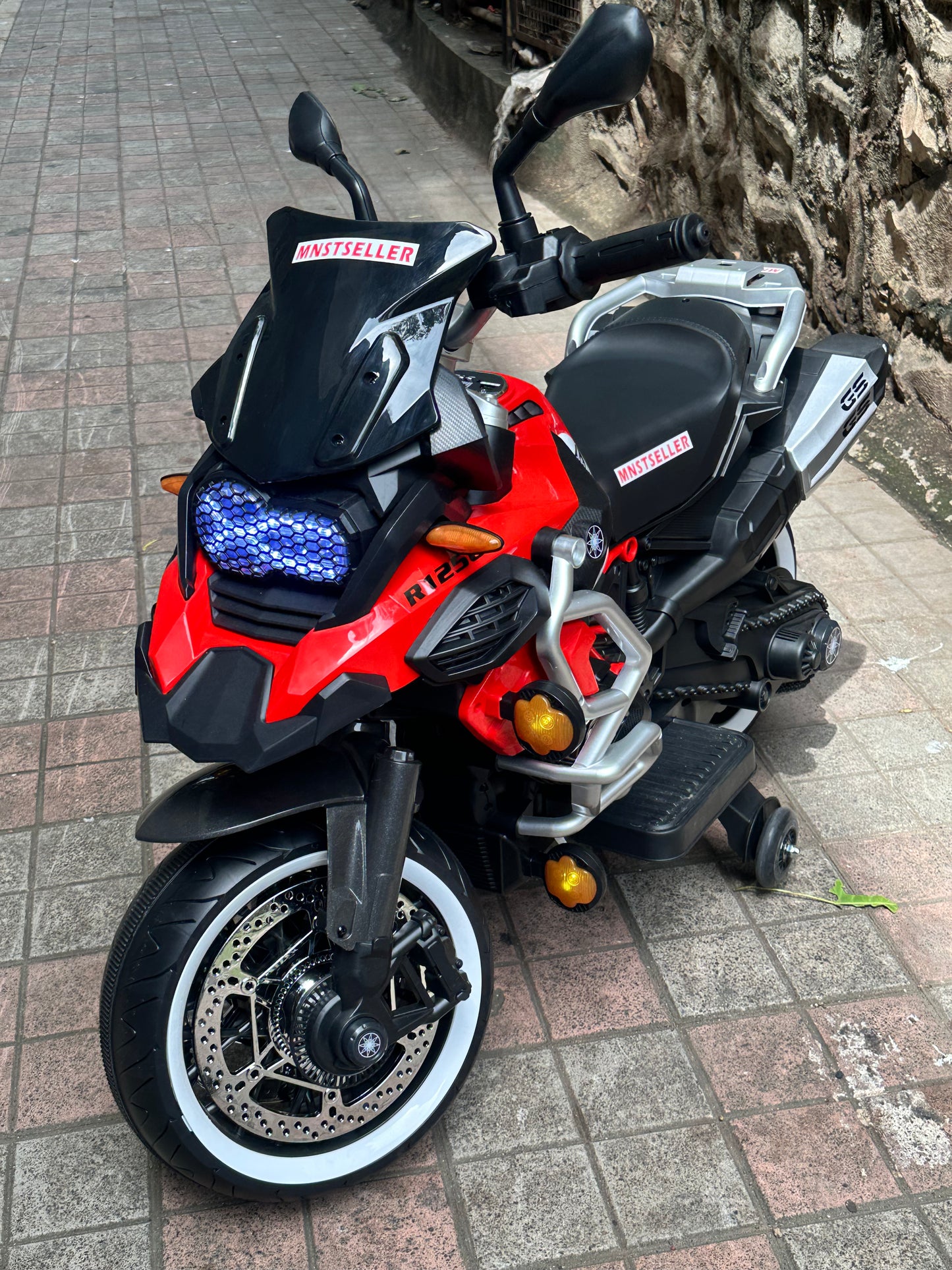 Bmw GS 1250 310 24 foot accelerator ride on rechargable
