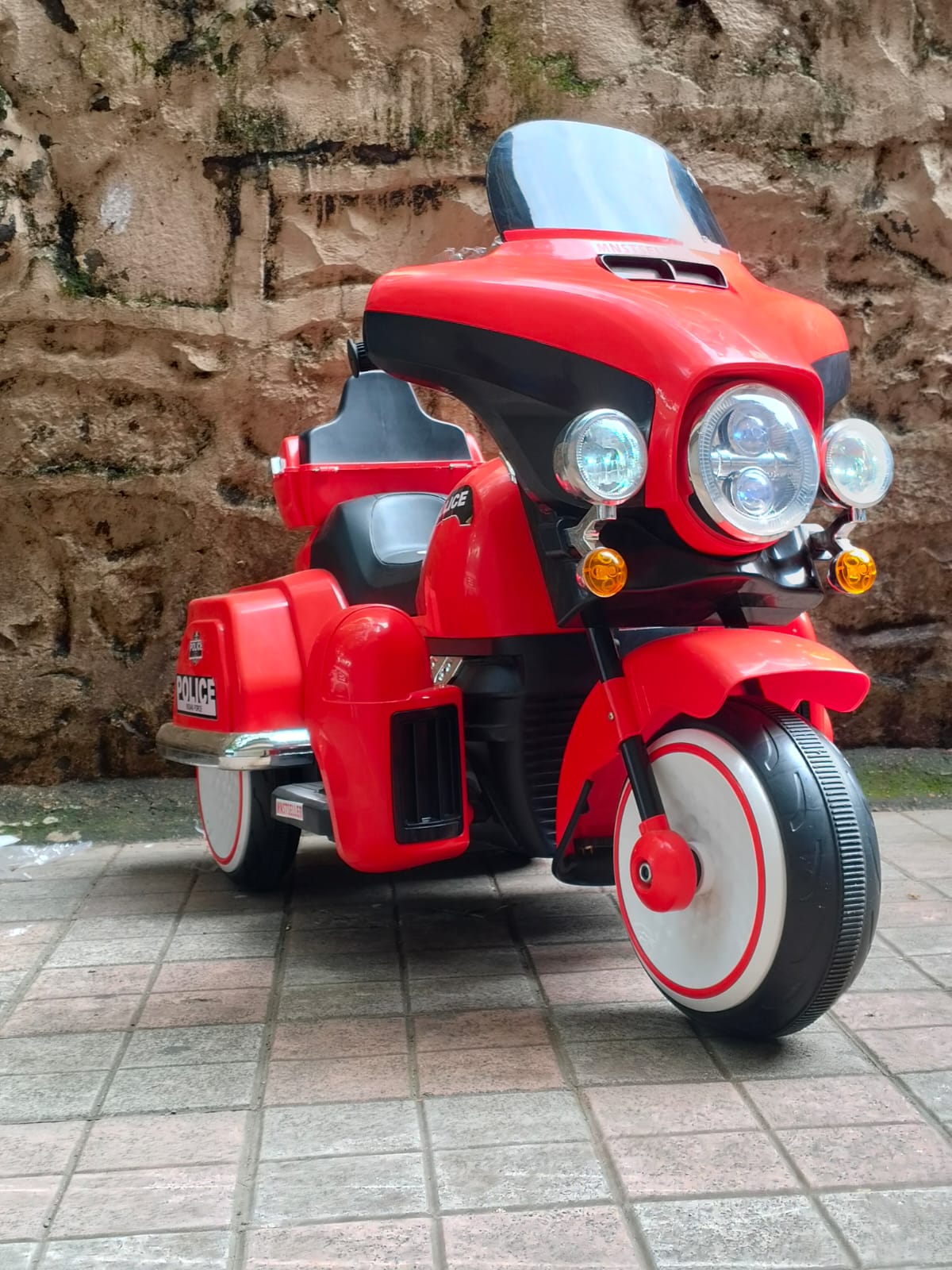 Harle Davidson bike 2 motor 12v motor each upto 90 kg weight capacity maximum