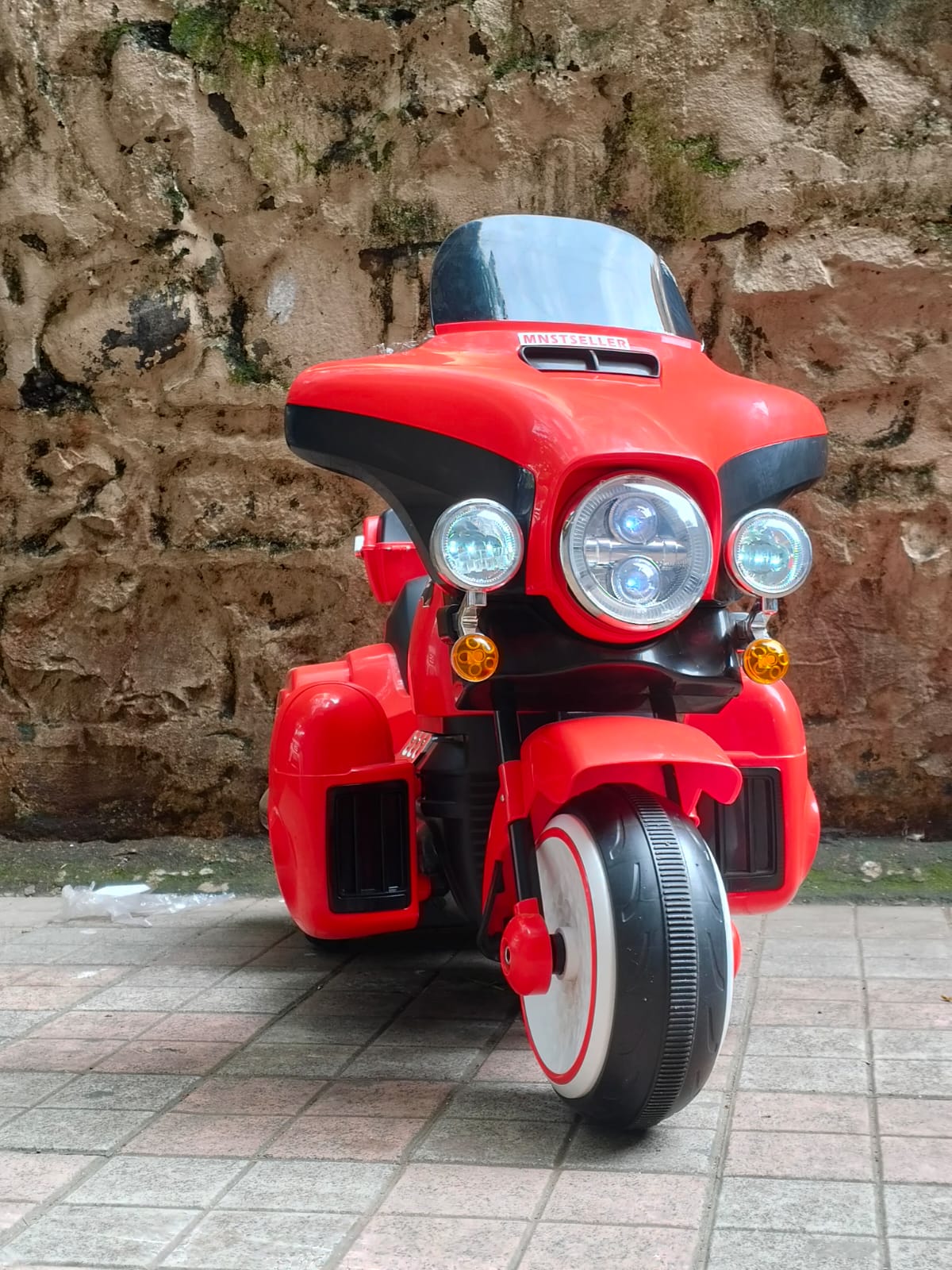 Harle Davidson bike 2 motor 12v motor each upto 90 kg weight capacity maximum