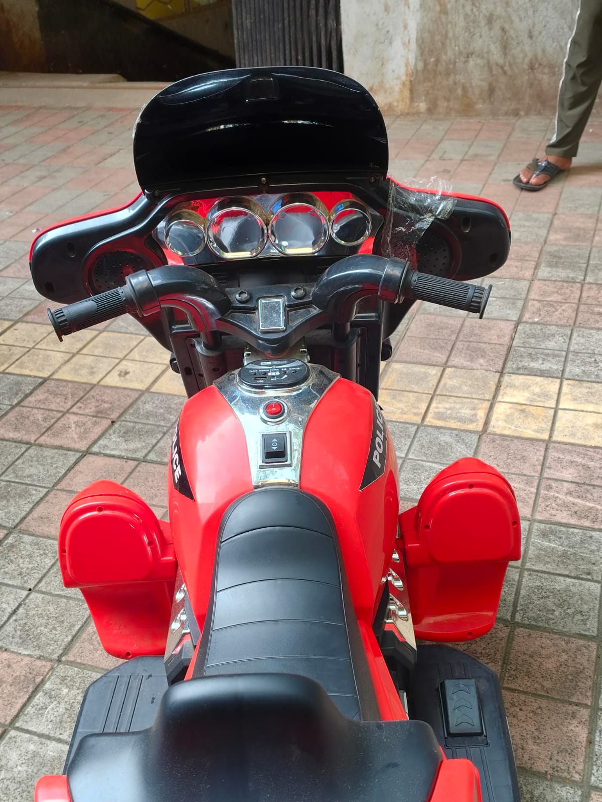 Harle Davidson bike 2 motor 12v motor each upto 90 kg weight capacity maximum
