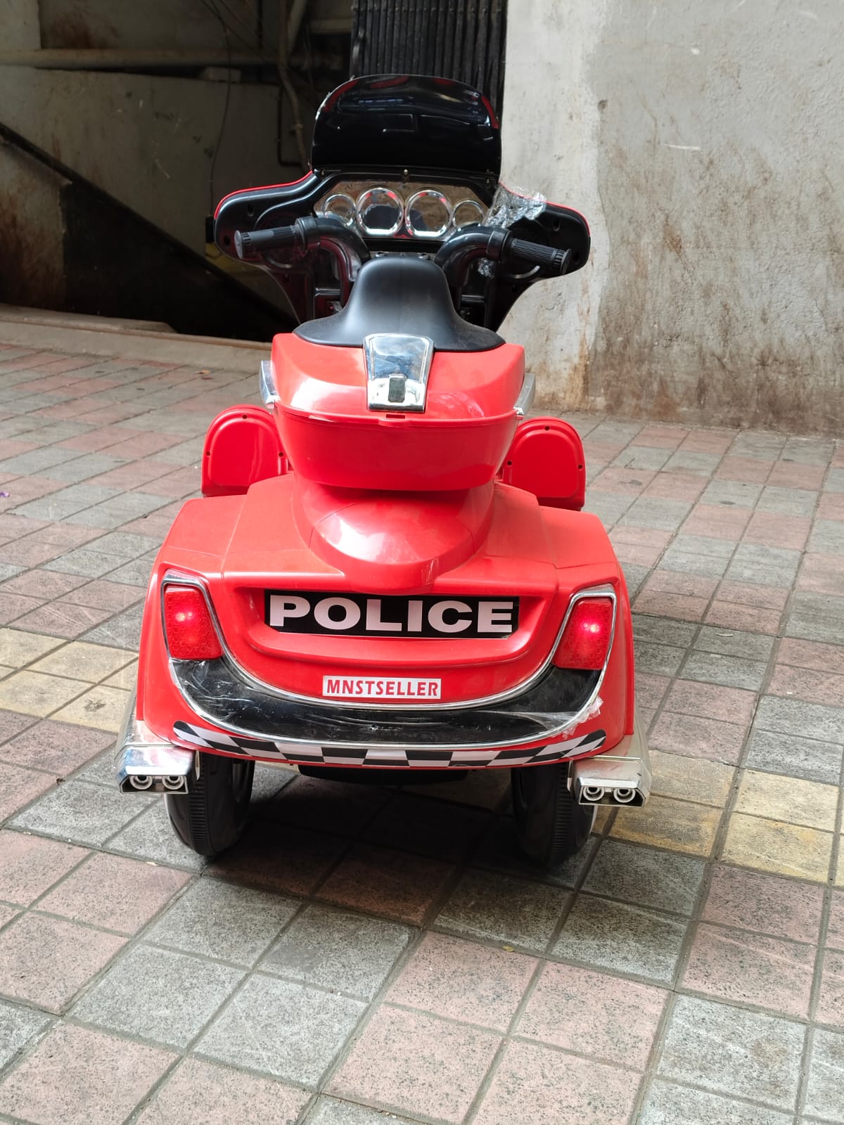 Harle Davidson bike 2 motor 12v motor each upto 90 kg weight capacity maximum