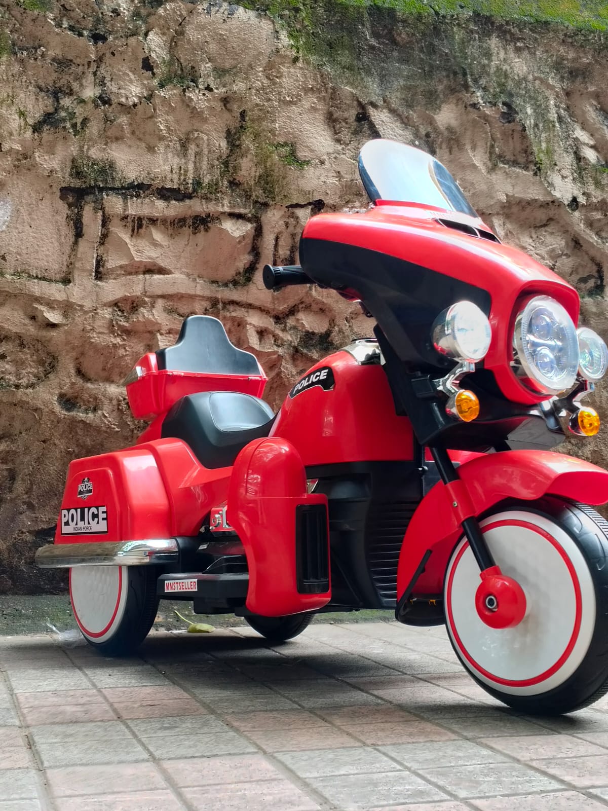 Harle Davidson bike 2 motor 12v motor each upto 90 kg weight capacity maximum