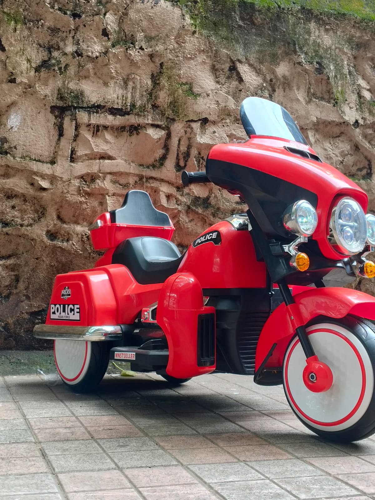 Harle Davidson bike 2 motor 12v motor each upto 90 kg weight capacity maximum