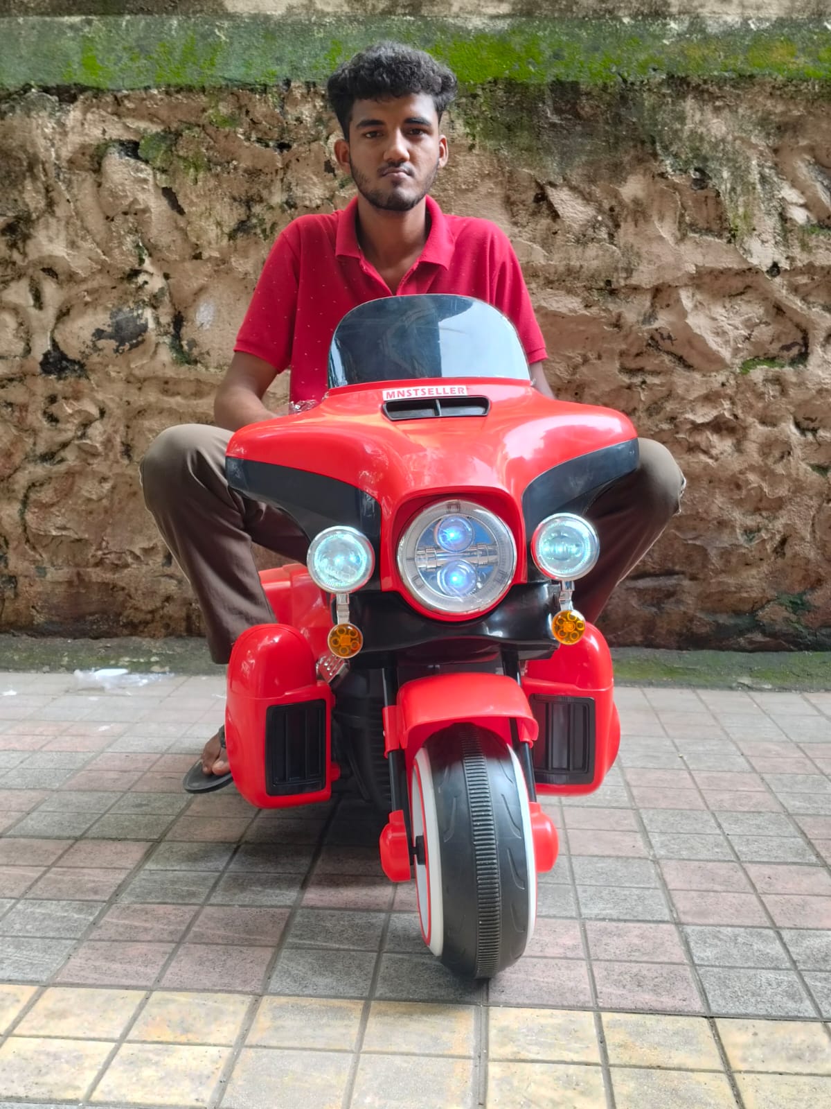 Harle Davidson bike 2 motor 12v motor each upto 90 kg weight capacity maximum