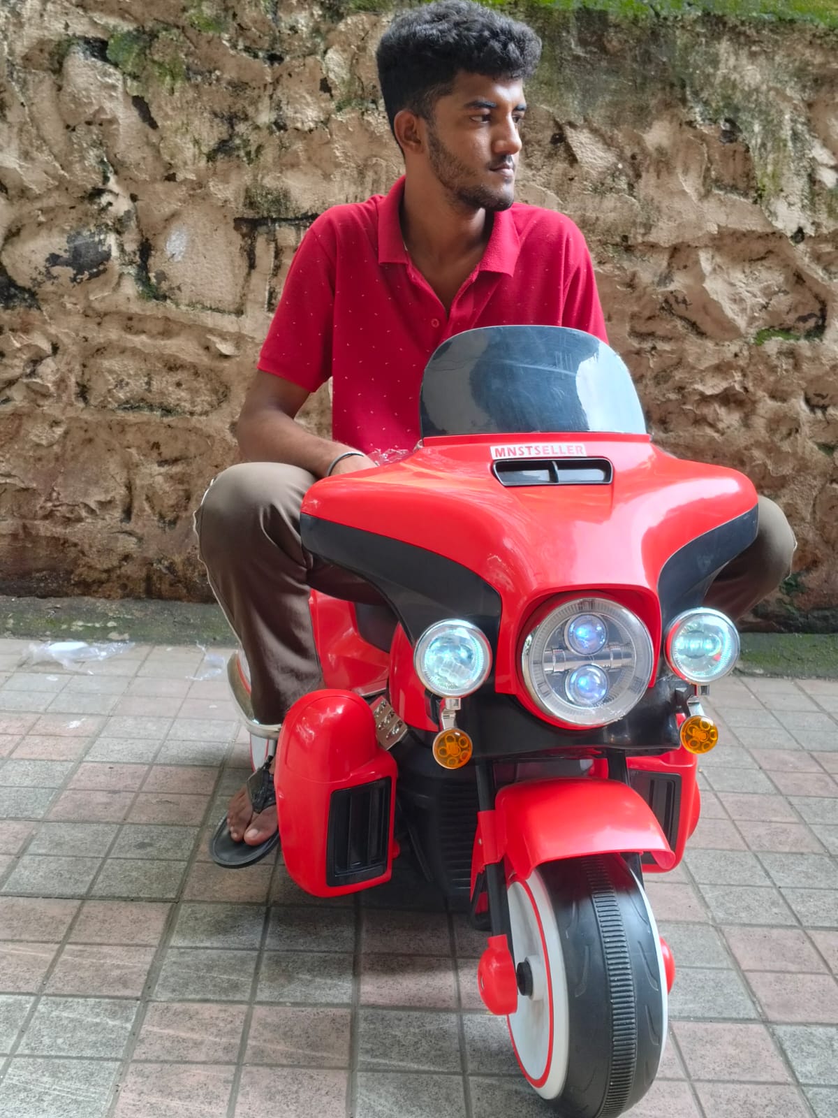 Harle Davidson bike 2 motor 12v motor each upto 90 kg weight capacity maximum
