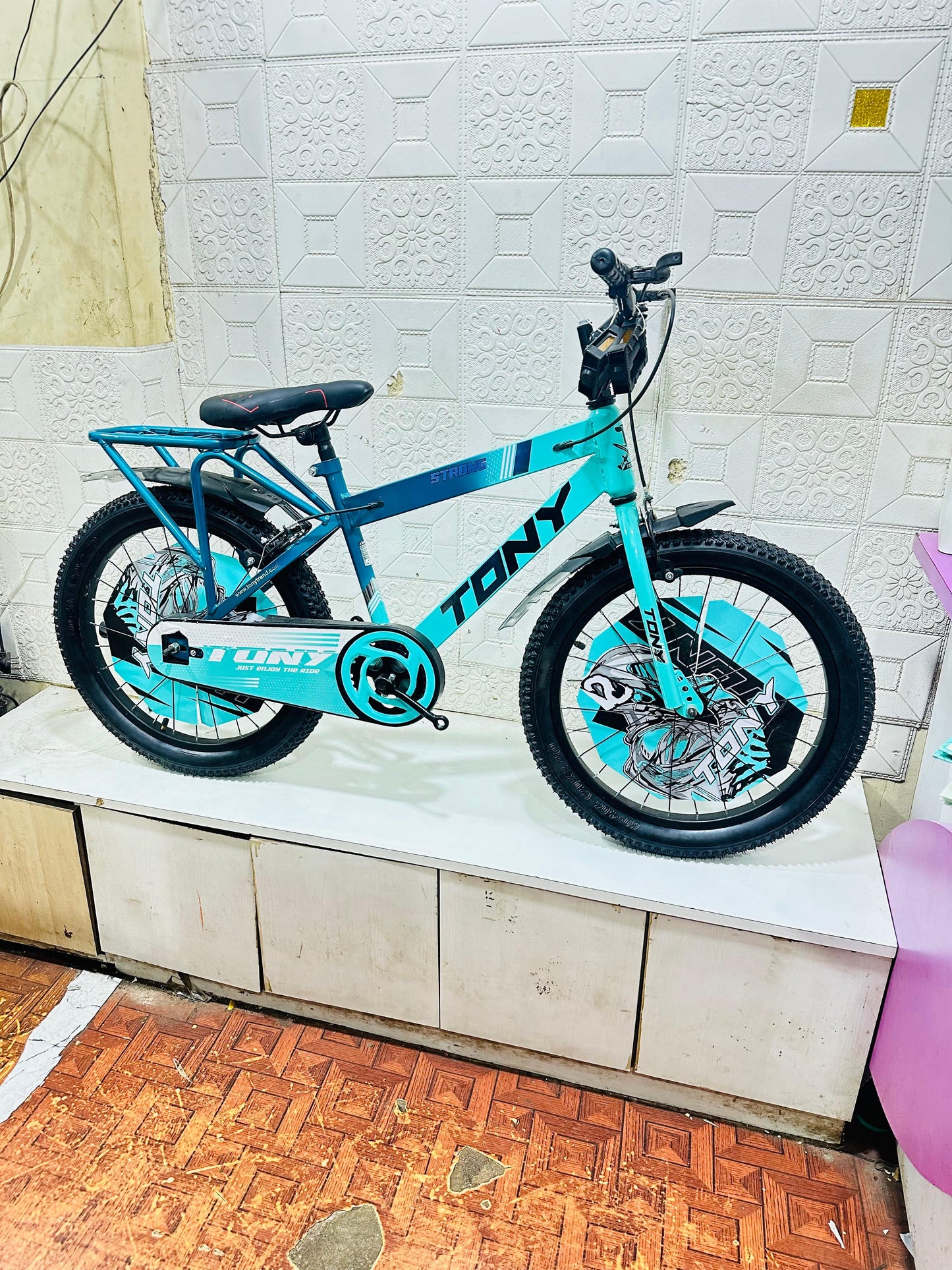 Tony strong 20 inch sky blue colour 5 to 10 year