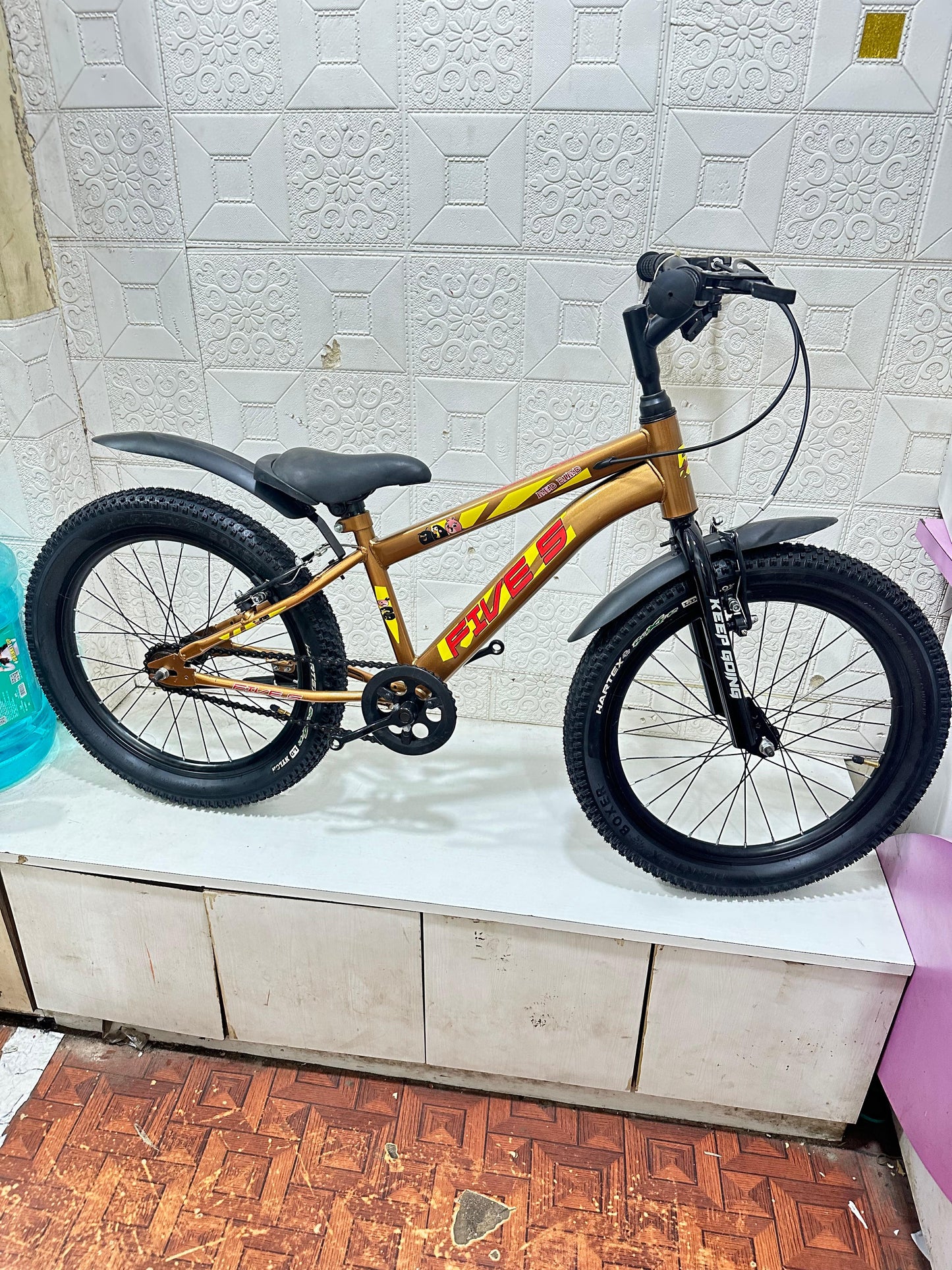 fives red bird 20 inch colour golden