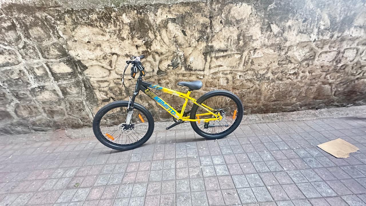 KEYSTO MODEL 24 INCCH COLOR YELLO AND BLACK