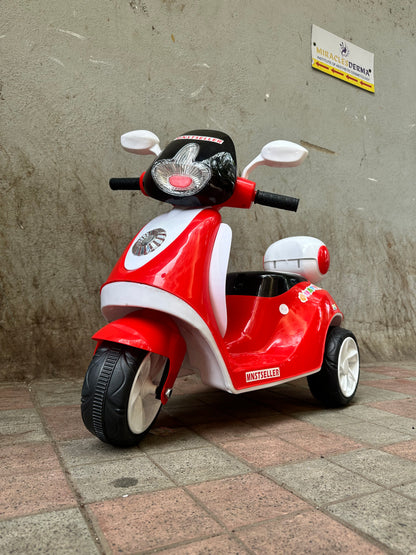 Vespa 6v kids ride on bike electric rechargable  1 to 3.5 year