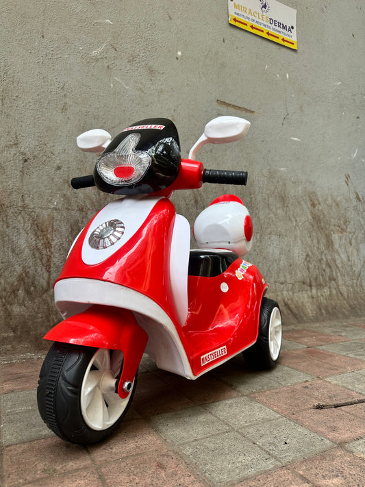 Vespa 6v kids ride on bike electric rechargable  1 to 3.5 year