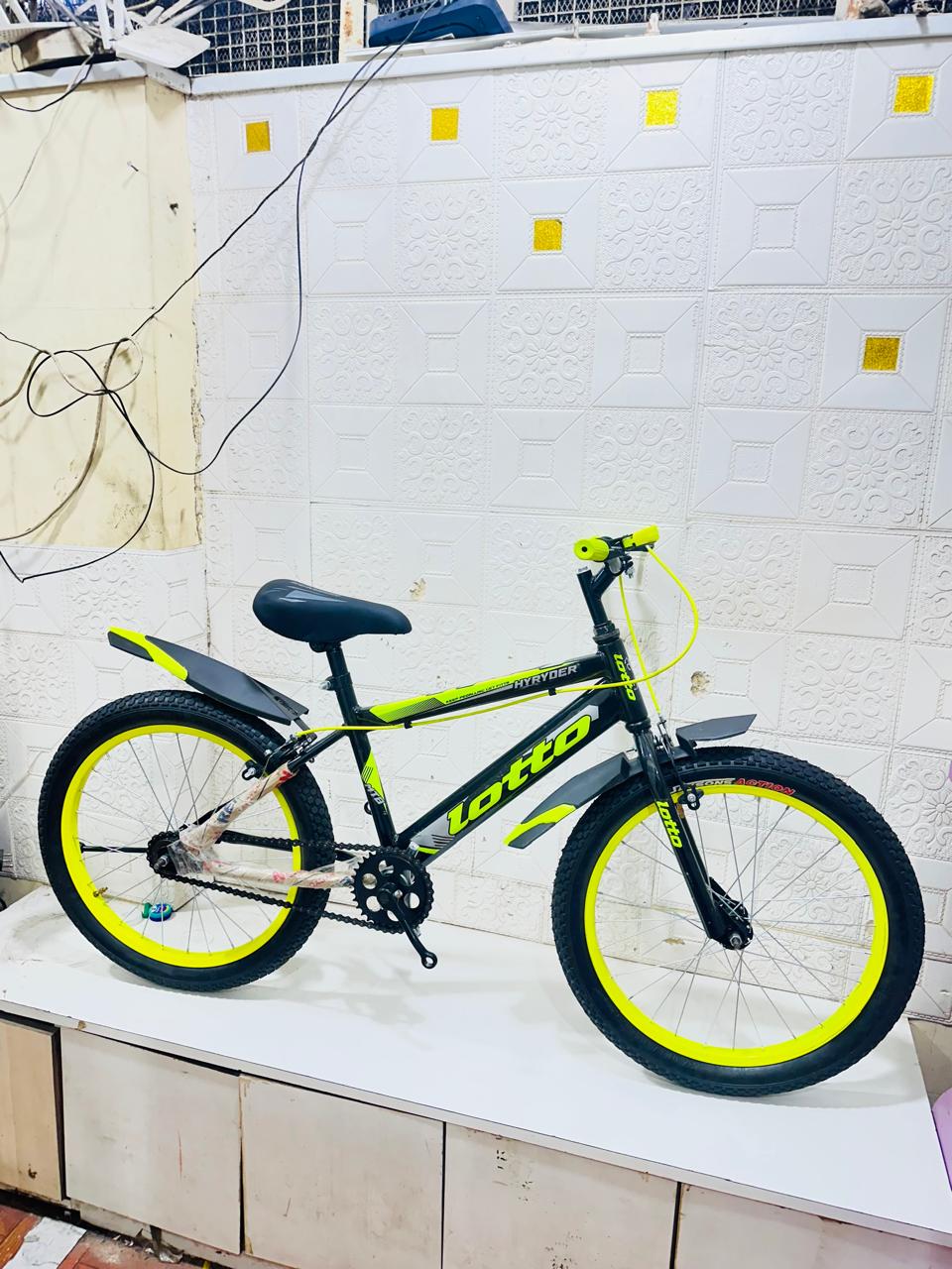 reux BSA 20 inch green and yellow colour 5 to 10 year