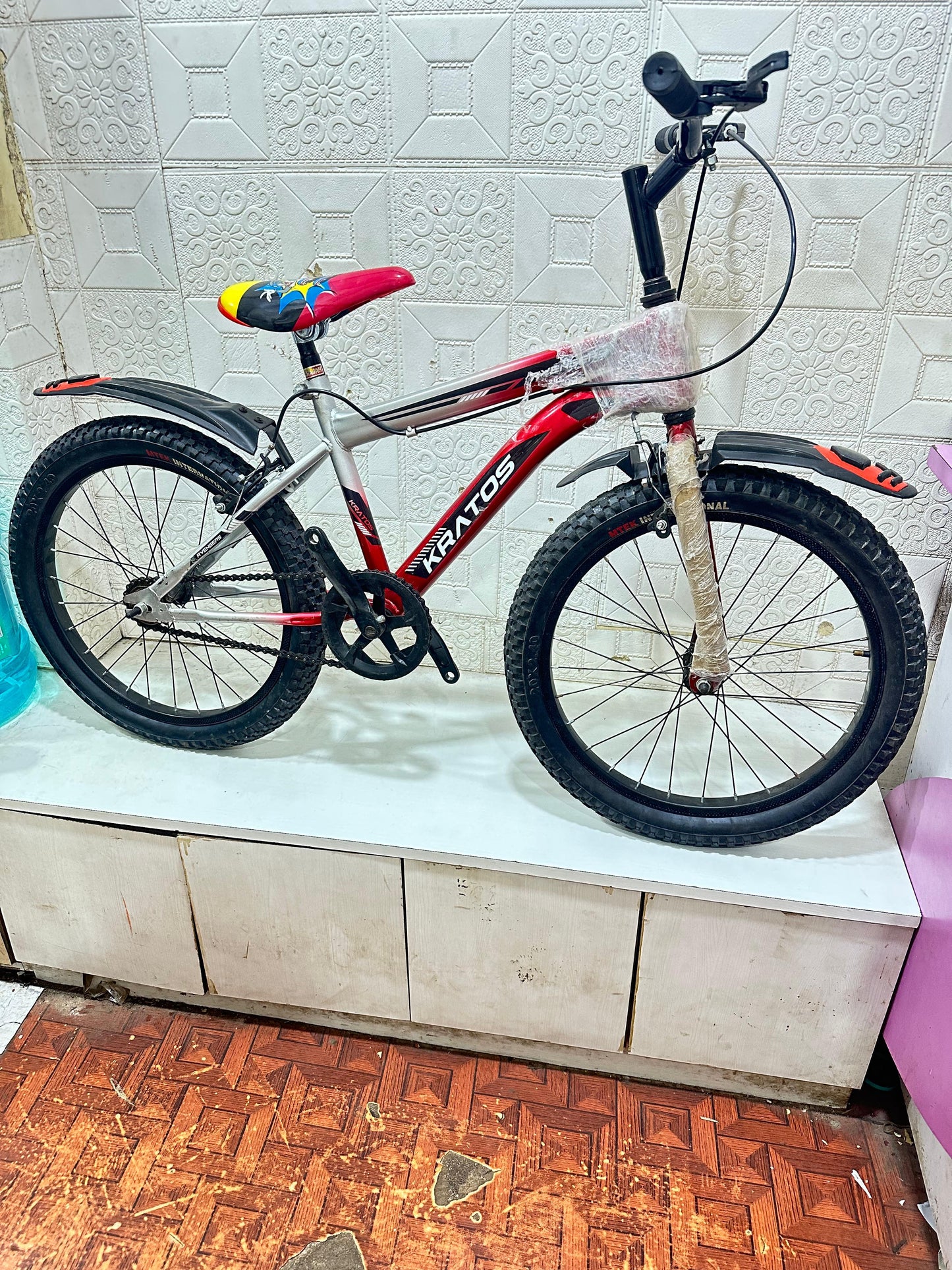 kratos 20 inch red colour