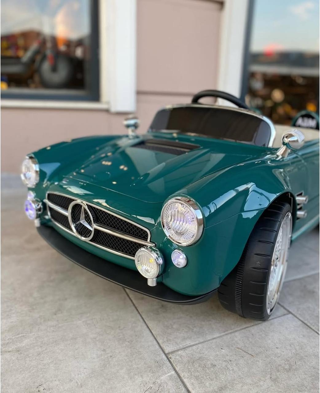 Vintage Mercedez Benz Ride On Sports Car 24v Mercedes-Benz 300 SL kids chargable ride on car